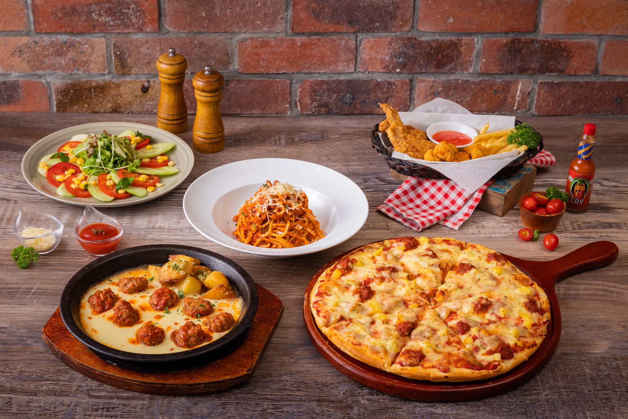 Pairing pizza with complementary sides, such as spaghetti or fries, can enhance both flavor balance and meal satisfaction